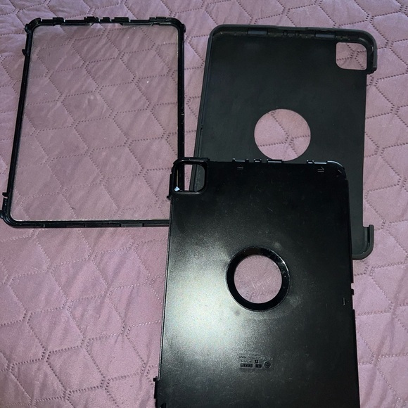 Otter box I pad holder. I am unsure if it's missing a side piece sold as is! - Picture 1 of 16
